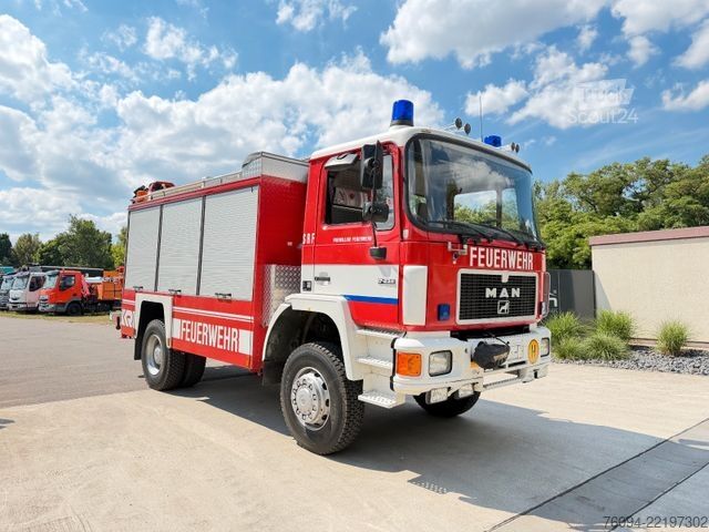 Speciální nákladní automobil MAN 17.232 4x4 KRAN SEILWINDE Kran und LKW