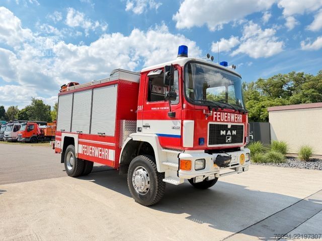 Kravas automašīnai uzstādīts celtnis MAN 17.232 4x4 KRAN SEILWINDE Kran und LKW