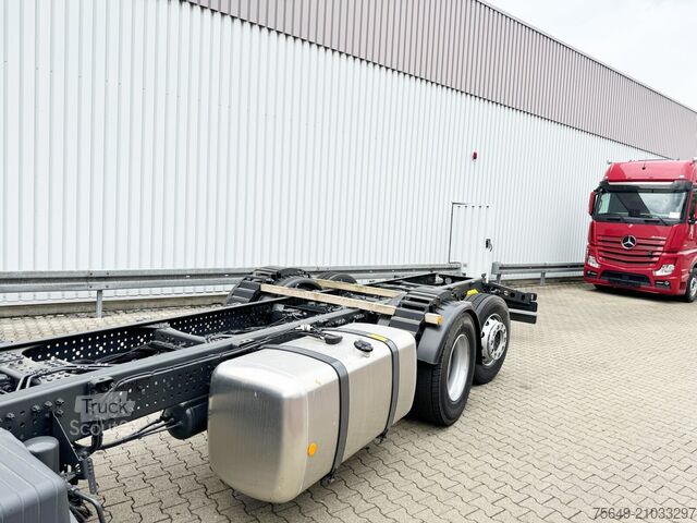Lastbilchassi Mercedes-Benz Actros 2545 L 6x2 Actros 2545 L 6x2, Lenk-/Liftachse, StreamSpace, MultimediaCockpit