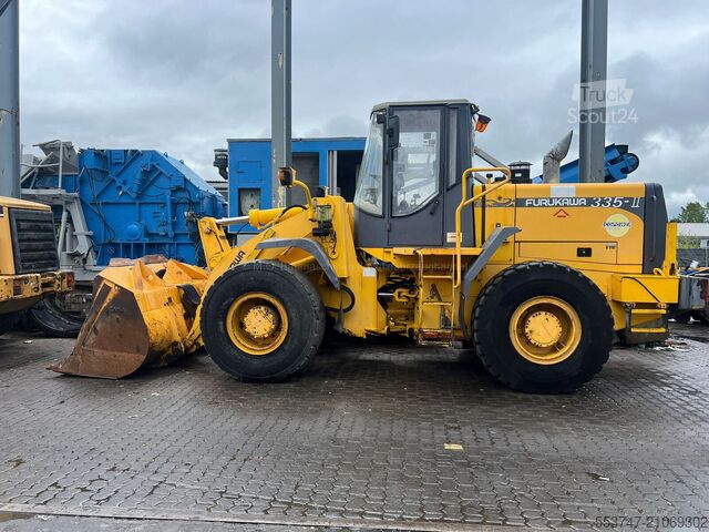 Încărcător pe roți Furukawa 335