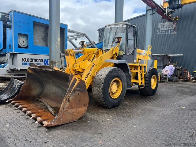 Încărcător pe roți Furukawa 335