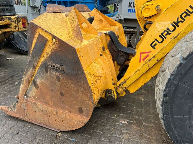 Încărcător pe roți Furukawa 335