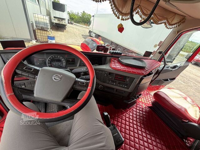 Standardni tegljač Volvo FH 500
