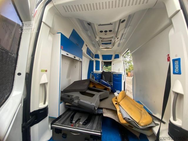 Autospecială de pompieri VOLKSWAGEN Crafter 35  L2H2   Hoch Lang  Krankentransporter