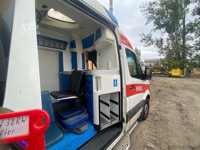 Autospecială de pompieri VOLKSWAGEN Crafter 35  L2H2   Hoch Lang  Krankentransporter