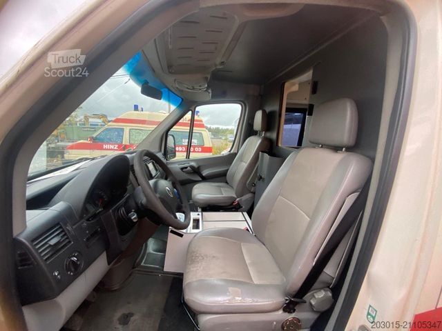 Autospecială de pompieri VOLKSWAGEN Crafter 35  L2H2   Hoch Lang  Krankentransporter