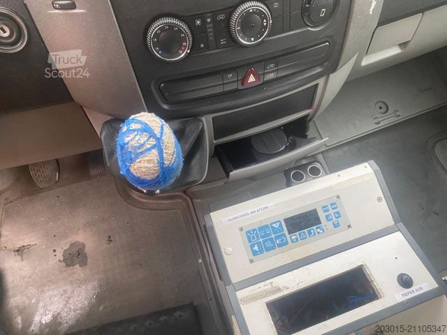 Autospecială de pompieri VOLKSWAGEN Crafter 35  L2H2   Hoch Lang  Krankentransporter