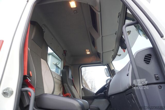 Бортовий із краном Renault C320 P4x2 E6 / Fassi 5.6 t / Range 8 m /