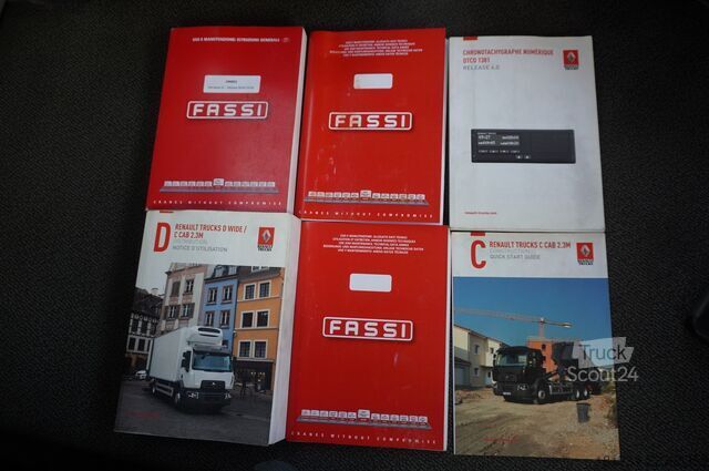 Бортовий із краном Renault C320 P4x2 E6 / Fassi 5.6 t / Range 8 m /