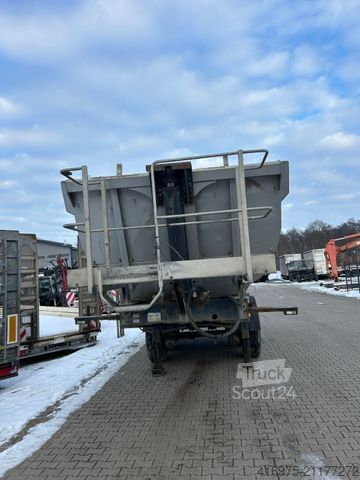 Polpriklopnik MEILLER TR 3 3-Achs Sattelauflieger Kipper Mulde 26-27m³