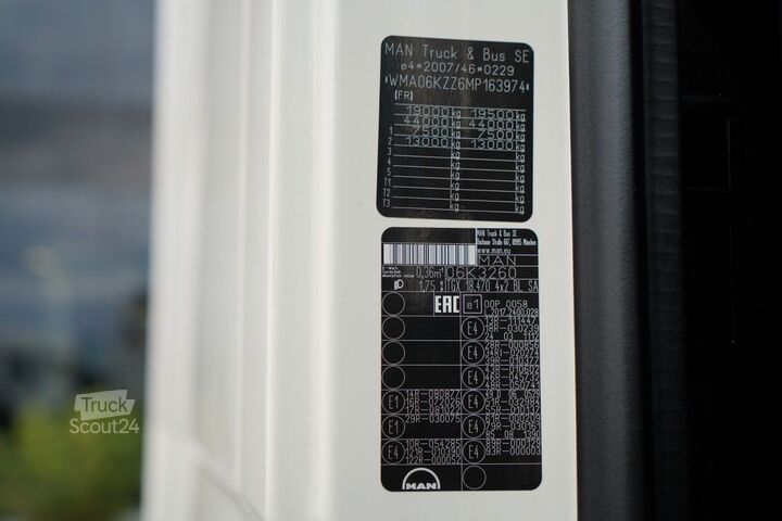 Standard nyergesvontató MAN TGX 18.470 / GM / NAVI / NOWE OPONY