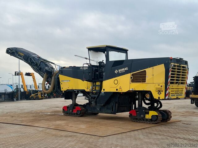 Asphalt milling machine Bomag BM2000/75 Cold Planer