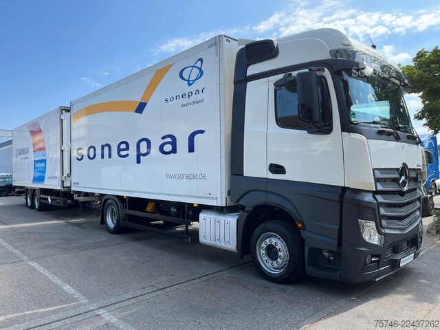 Valigia Mercedes-Benz Actros 1842 4-ACHS ZUG SCHMITZ KOFFER DURCHLADER
