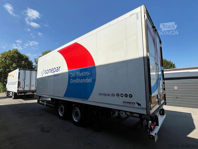 Valigia Mercedes-Benz Actros 1842 4-ACHS ZUG SCHMITZ KOFFER DURCHLADER