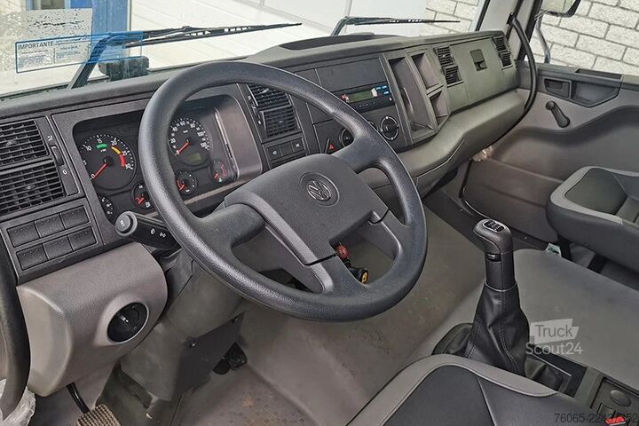 Kipper Volkswagen Constellation 31.320 DC Tipper Truck (5 units)