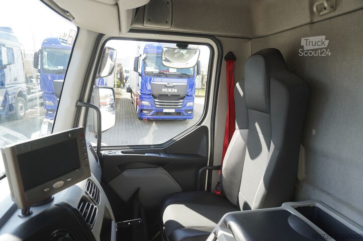 Refrižeratoru kravas automašīna Renault D12 / Lamberet refrigerated truck / lift