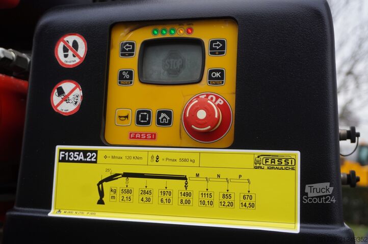 Emelvény daruval Renault C280 DTI 8 / FASSI crane 5.6T / 560 mth