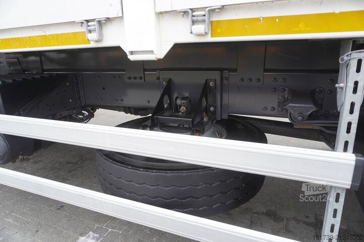 Emelvény daruval Renault C280 DTI 8 / FASSI crane 5.6T / 560 mth