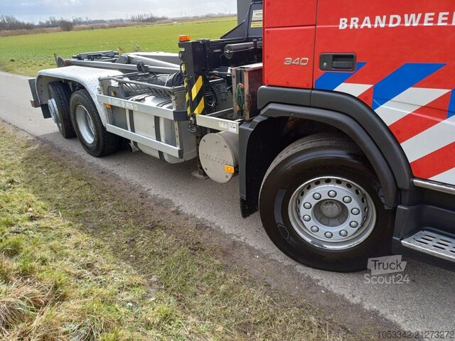 Camión portacontenedores de gancho Volvo FM 9.340 MKG Kran Feuerwehr Firetruck