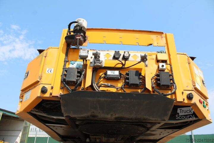 Semiremorcă cu platformă joasă MEUSBURGER SemiTieflader 2+6 Achs hydraul. gefedert Nr 121
