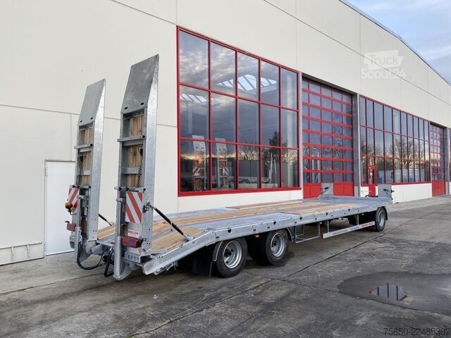 Remorcă cu platformă joasă Möslein T 3-8,20 P VB H1 Blatt  3 Achs Tieflader mit gerader Ladefläche 8,10 m, Neufahrzeug