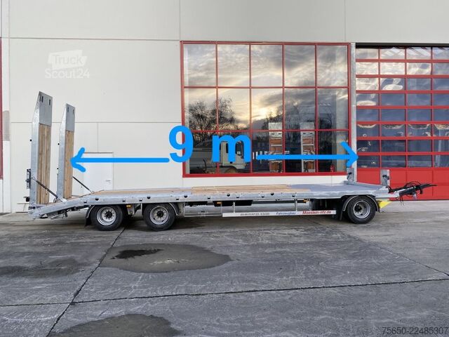 Remorcă cu platformă joasă Möslein T 3-9,20 F Blatt  3 Achs Tieflader mit gerader Ladefläche 9 m, Neufahrzeug