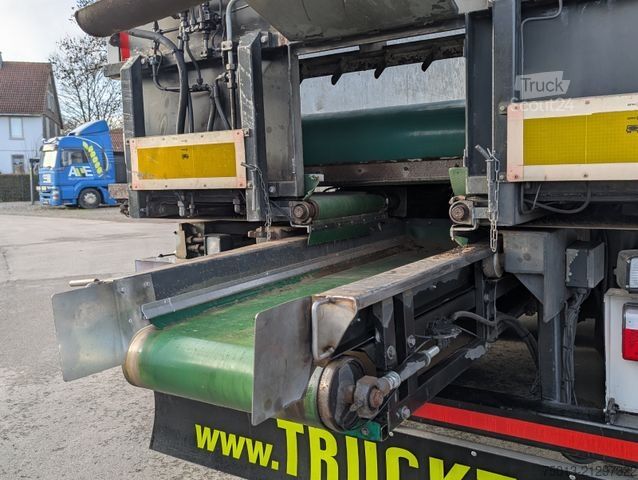 Semirremolque con piso móvil  Rollbandwagen mit Walzen und Förderband