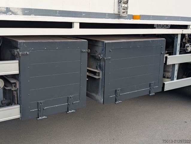 Semirremolque con piso móvil  Rollbandwagen mit Walzen und Förderband