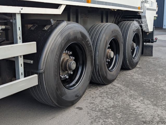 Semirremolque con piso móvil Rollbandwagen mit Walzen und Förderband