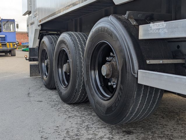 Semirremolque con piso móvil  Rollbandwagen mit Walzen und Förderband