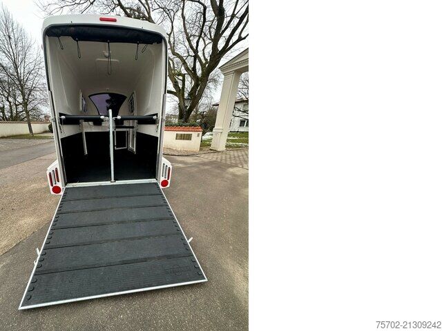 Hayvan taşıma römorku Humbaur Maximus 2-Pferdeanhänger