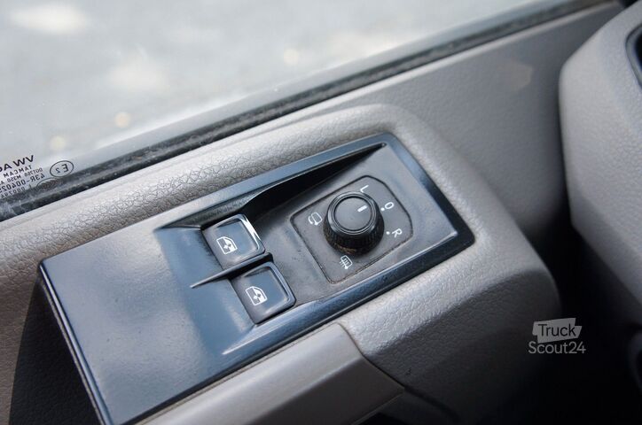 Kastenwagen hoch VW Crafter 2.0 TDi L3H3 Automatik Klima Navi 130KW