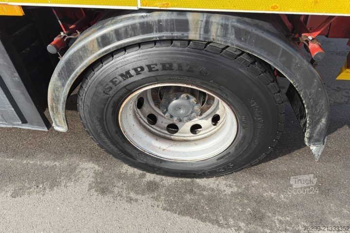 Grue montée sur camion Mercedes-Benz Actros 1836 4x2 PK15001L