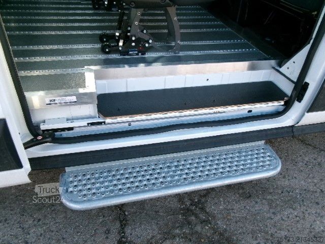 Prilagojeno dostavno vozilo FORD e-Transit 425 L3H2 Trend KMP Bi-Xenon Rampe