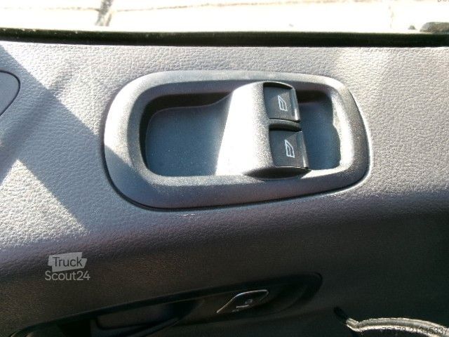 Prilagojeno dostavno vozilo FORD e-Transit 425 L3H2 Trend KMP Bi-Xenon Rampe