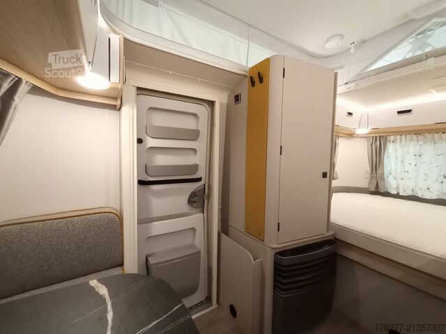 Tur karavanı Eriba Touring 310 Harbour Blue