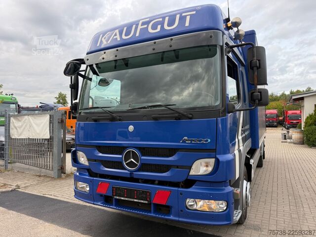 Samochód ciężarowy typu furgon MERCEDES-BENZ Atego 1229 L Koffer+LBW/L-Haus/Klima/Schalter