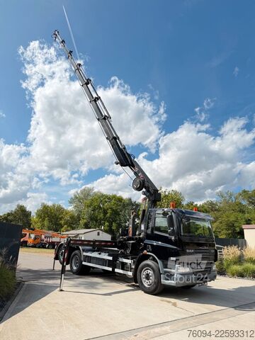 Autocamion cu cârlig pentru containere DAF CF 6x2 lift/lenk Abrollkipper KRAN 22m FUNK