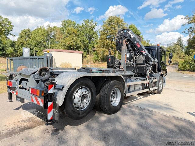 Autocamion cu cârlig pentru containere DAF CF 6x2 lift/lenk Abrollkipper KRAN 22m FUNK