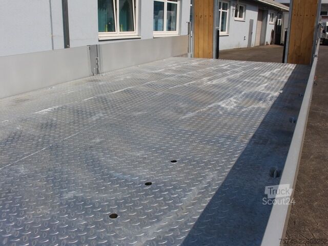 Prikolica z nizko platformo fliegl TPS 118 Plattform 6.2m! mit Rampen NEU