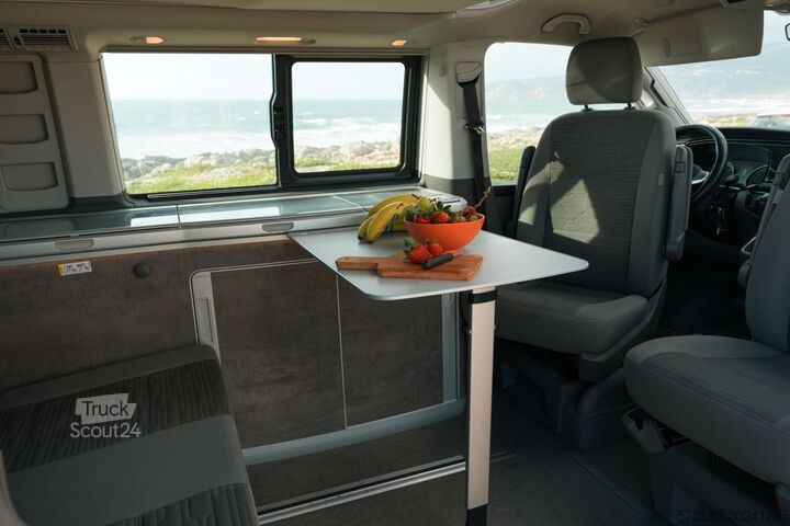 Fourgonnette Volkswagen California Camper | 2 Betten 4 Schlafplätze | Küchenzeile + Dachbett