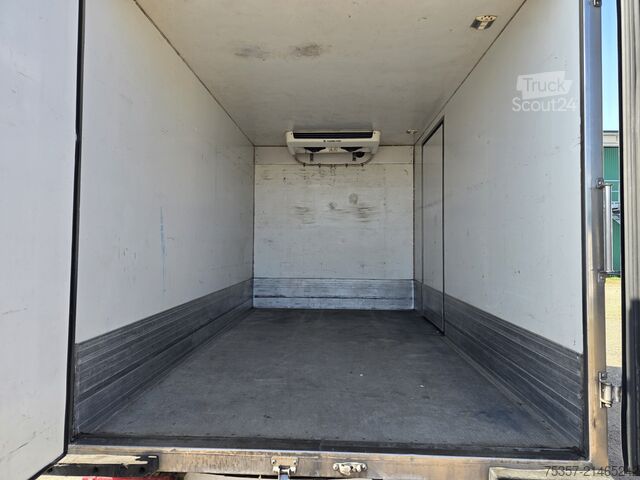 Jääkaappikorinen pakettiauto Mercedes Benz Sprinter 319  Kühlkoffer