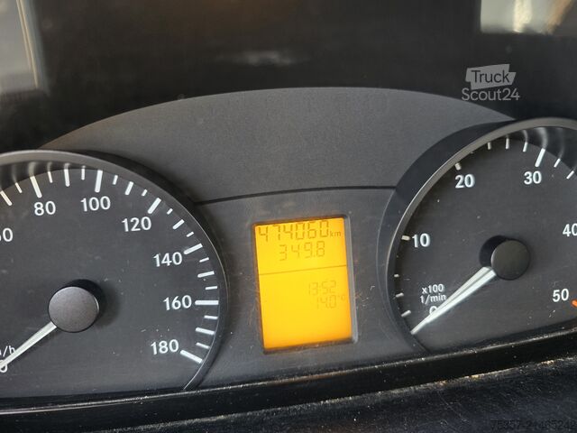 Jääkaappikorinen pakettiauto Mercedes Benz Sprinter 319  Kühlkoffer