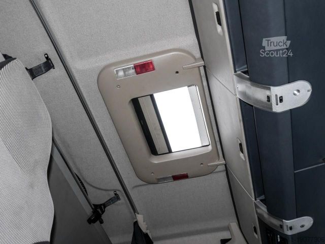 Standard dragbil MAN TGX 18.460 4x2 + SKIRTS + FRIDGE + RETARDER ZV