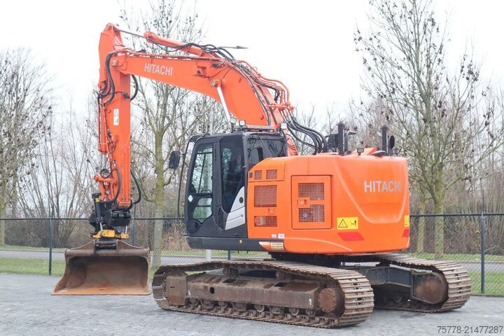Raupenbagger Hitachi ZX225 USRLC-6 | ROTOTILT | BUCKET | GOOD CONDITION
