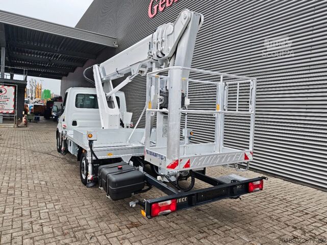 Hefplatform Iveco Daily 35-120 Multitel MJ 226