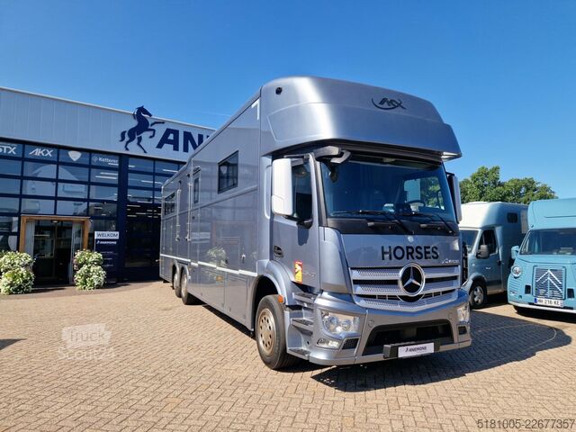 Transport av hester Mercedes-Benz Antos Occasion paardenwagen AKX 6 paarden plus ...