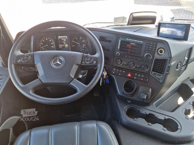 Transport av hester Mercedes-Benz Antos Occasion paardenwagen AKX 6 paarden plus ...