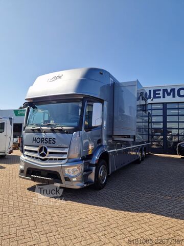 Transport av hester Mercedes-Benz Antos Occasion paardenwagen AKX 6 paarden plus ...