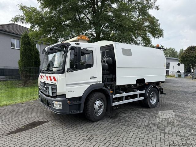 Balayeuse de voirie MERCEDES-BENZ Atego 1323 Faun Viajet Hochdruckpumpe